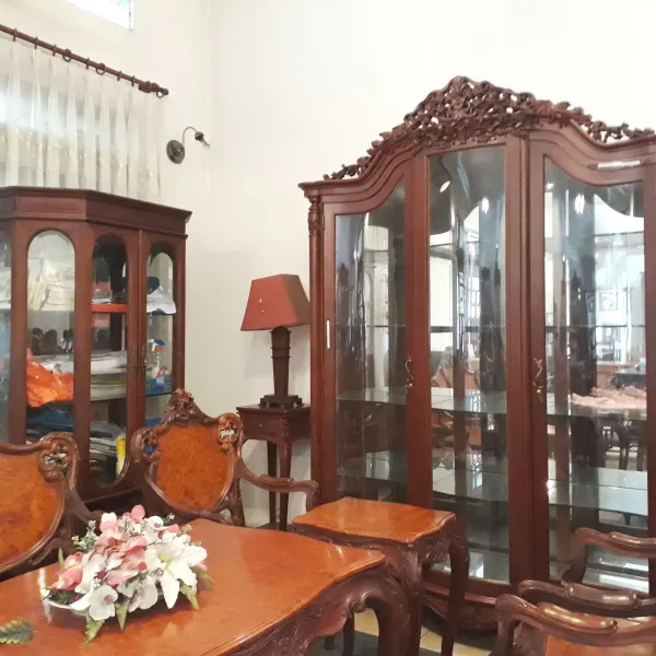 Tủ ly - Tủ rượu 3 cánh cổ điển ngang 2m05 kính cong mẫu Flora