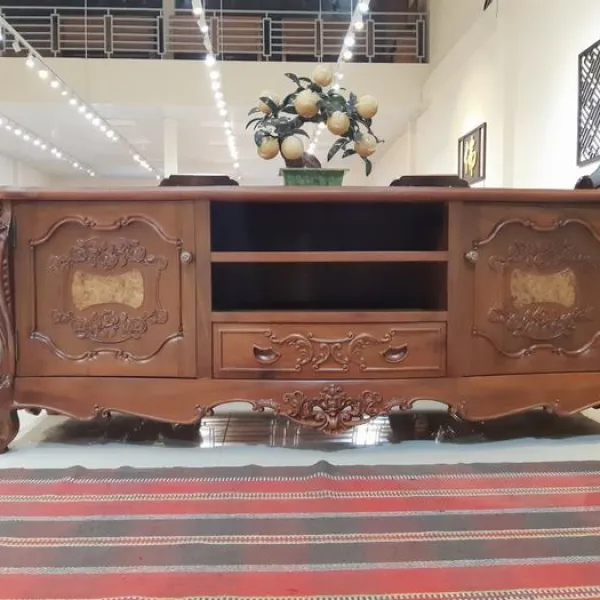 Kệ TV - Tủ búp phê cổ điển ngang 1m76 gỗ gỗ đỏ ốp nu mẫu Hồng Ngọc