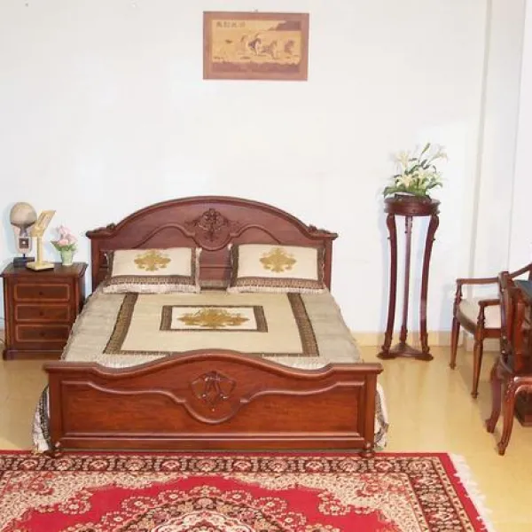 Đôn tròn cổ điển gỗ căm xe mẫu Phong Lan kiểu 2