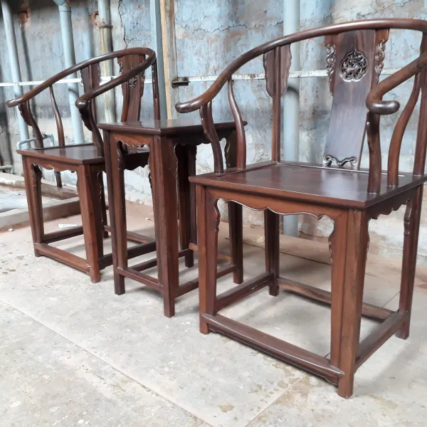 Bộ bàn ghế Minh 3 món gỗ chiu liu (muồng đen, chiêu liêu) lưng chạm nghê
