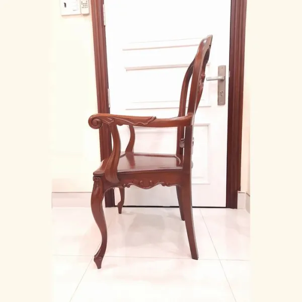 Ghế có tay cổ điển lưng lọng mẫu Louis