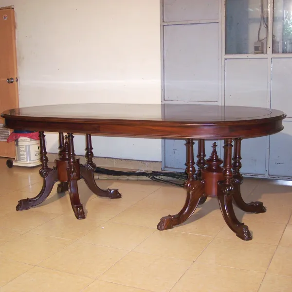Bàn ovan 2 trụ 8 ghế gỗ chiu liu (muồng đen, chiêu liêu) mẫu Nam Phương